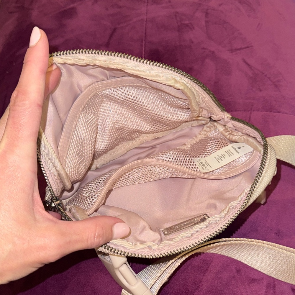 Lululemon Athletica Misty Pink Crossbody Bag - Picture 7 of 16